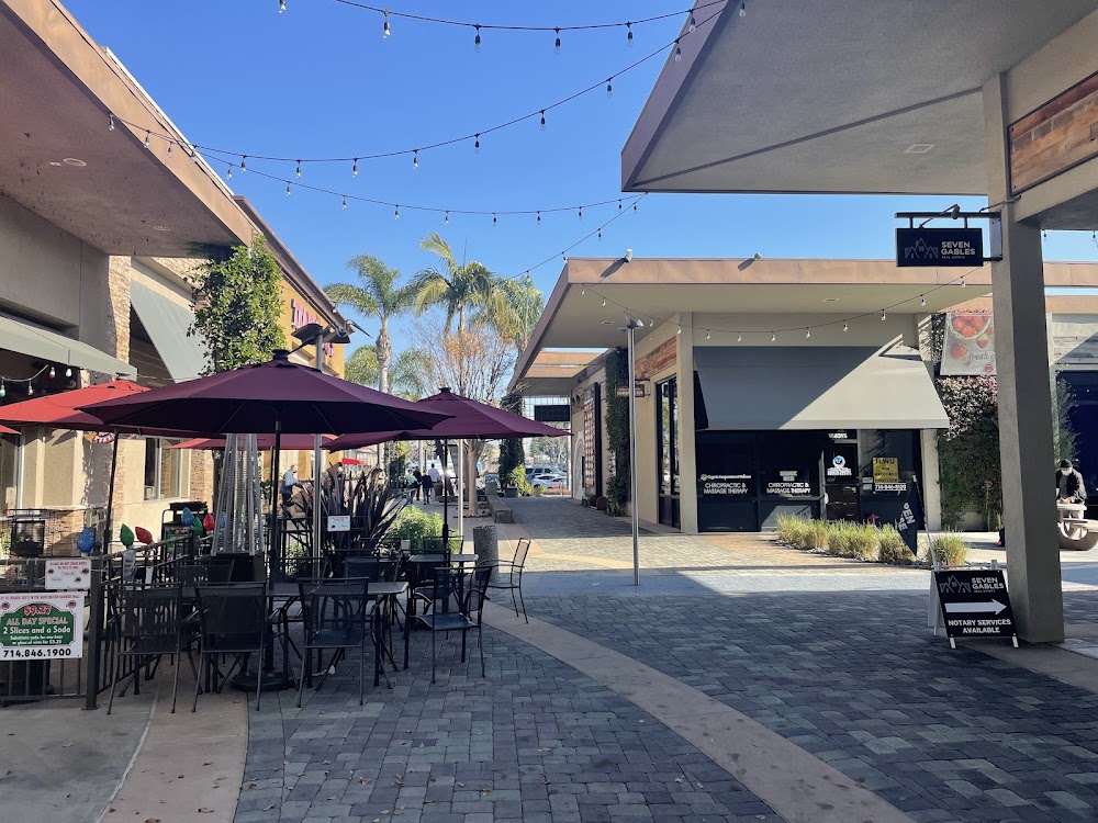 Huntington-Harbour-Mall_courtyard